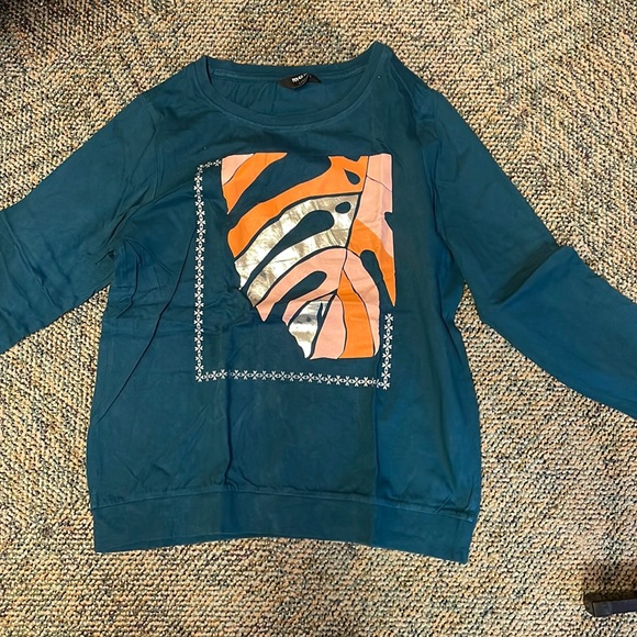 Green top - Picture 1 of 1